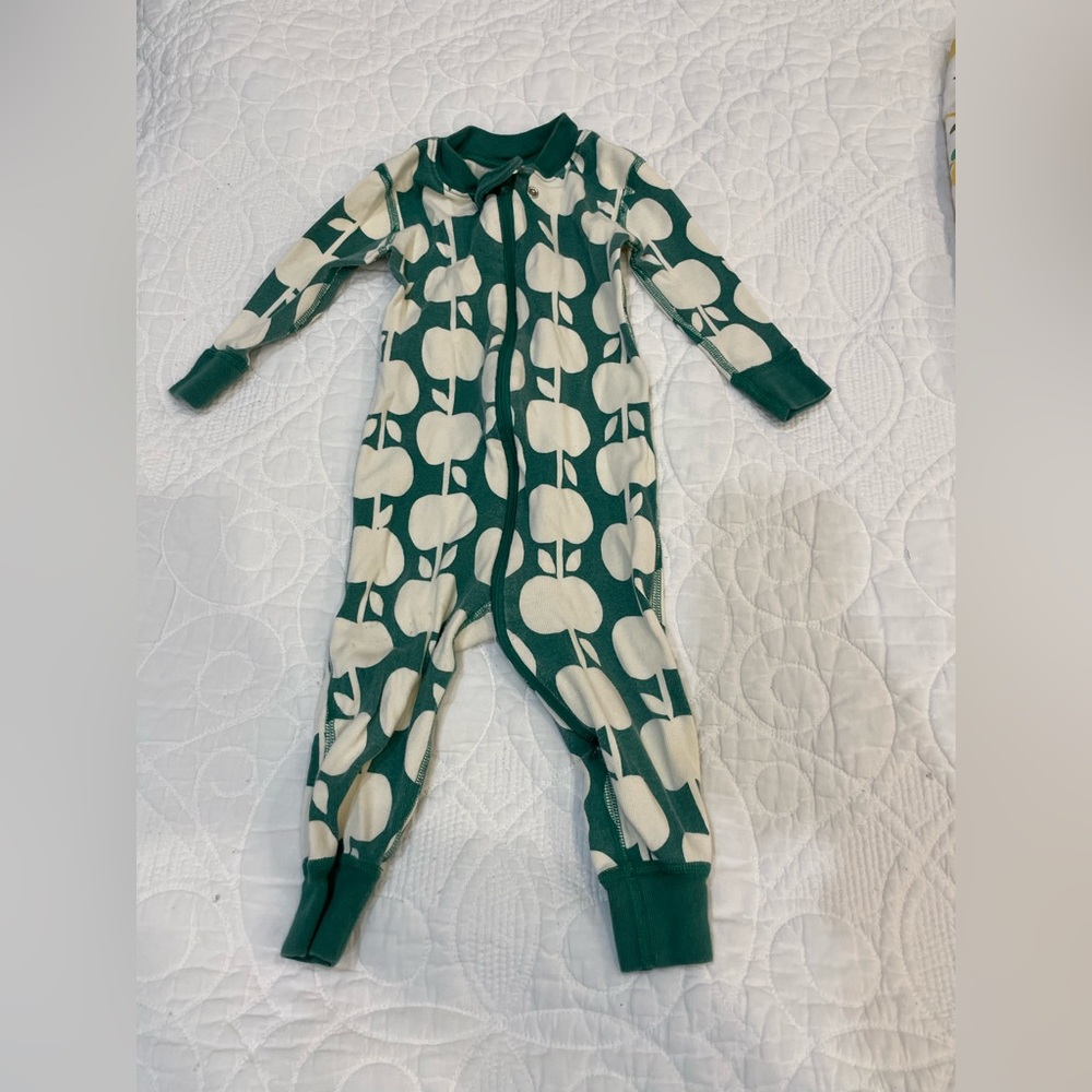 Hanna Andersson pjs - apples